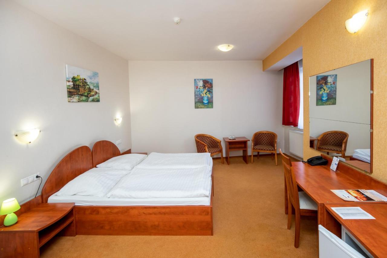 ז'ילינה Hotel Boss מראה חיצוני תמונה
