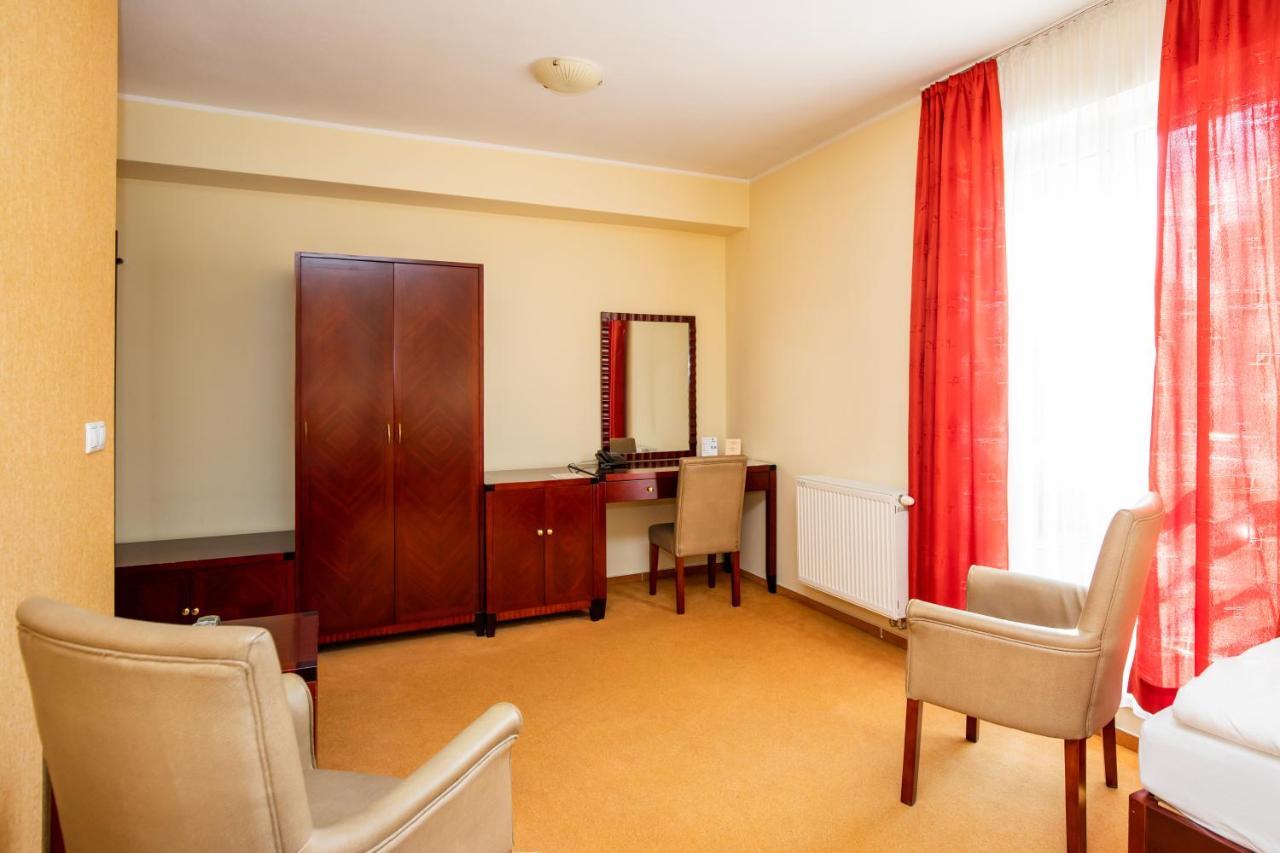 ז'ילינה Hotel Boss מראה חיצוני תמונה