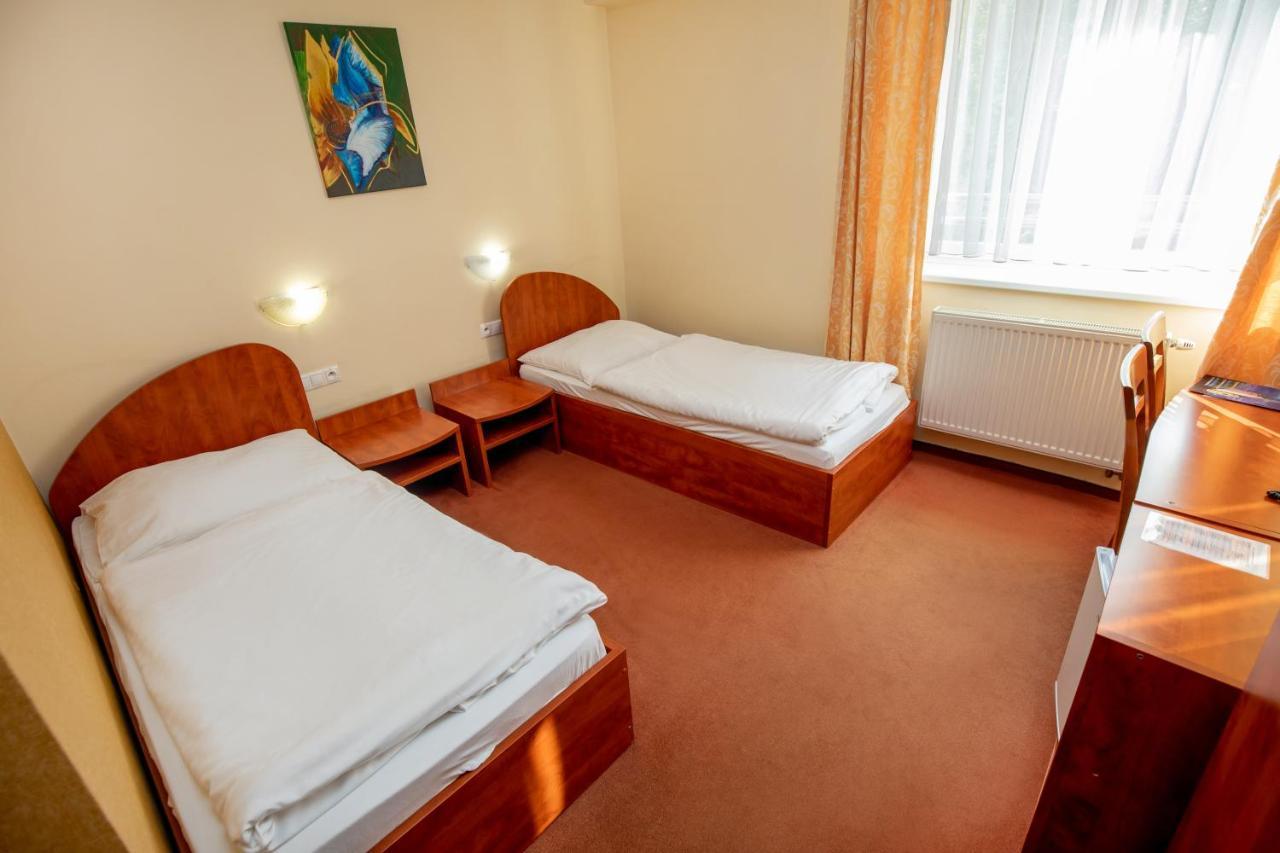 ז'ילינה Hotel Boss מראה חיצוני תמונה