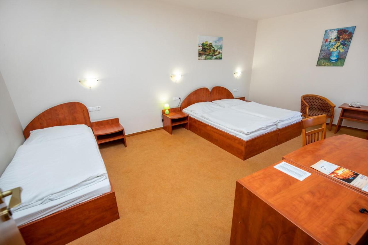 ז'ילינה Hotel Boss מראה חיצוני תמונה