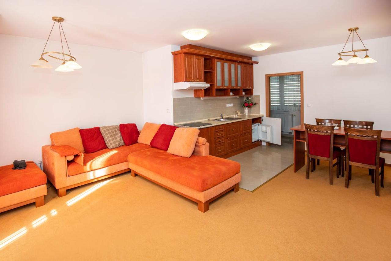 ז'ילינה Hotel Boss מראה חיצוני תמונה